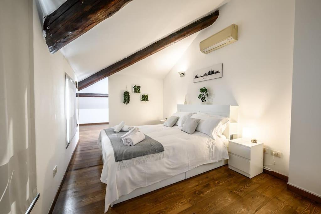 Apartamento Buenos Aires' Nest - 10 Minutes From Duomo With Terrace Milán Exterior foto